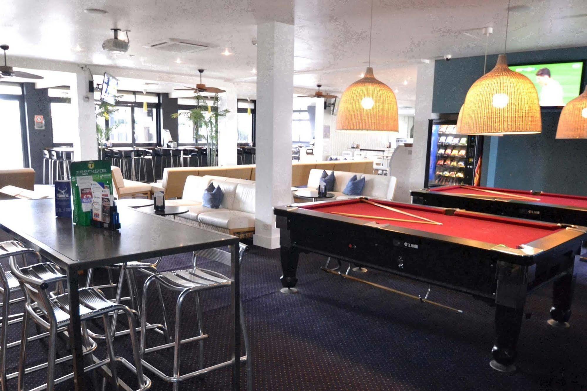 Crossroads Hotel Liverpool Buitenkant foto