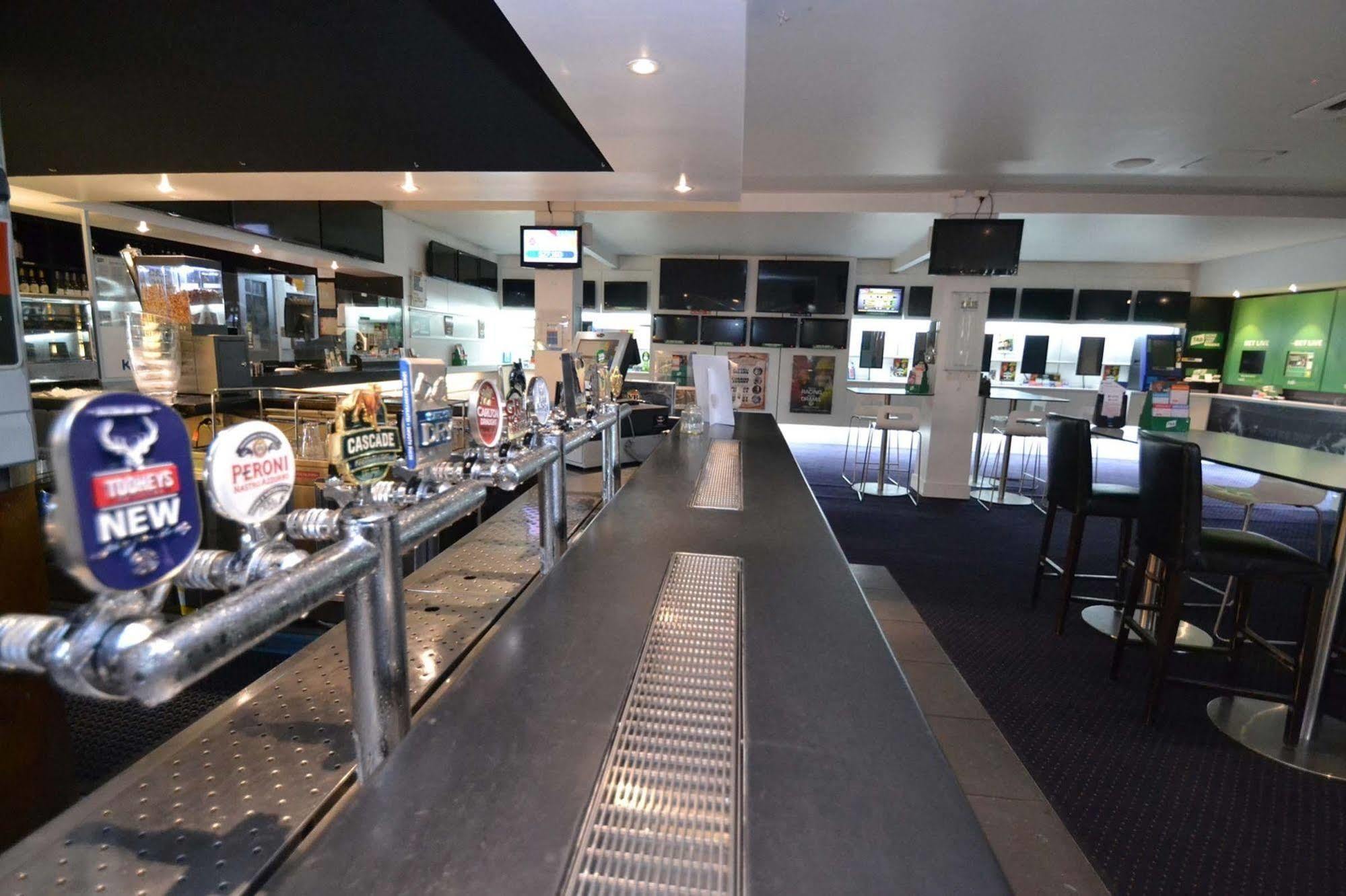 Crossroads Hotel Liverpool Buitenkant foto